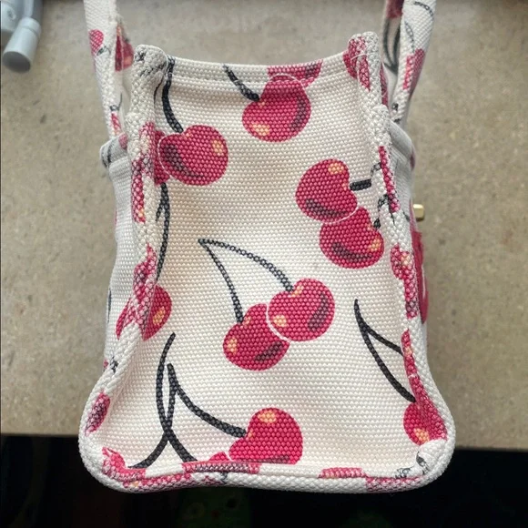 🍒Coach New York Cherry Print Canvas Tote🍒 - Picture 5 of 11